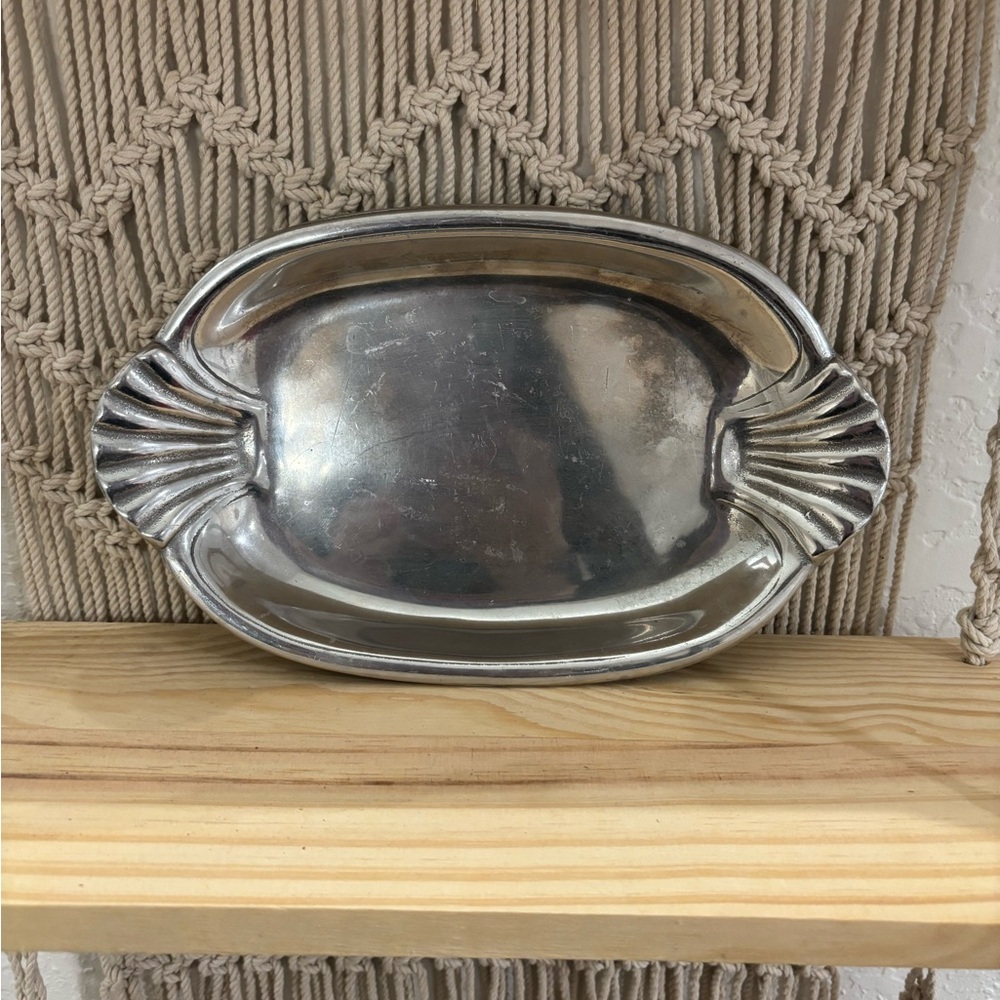 Wilton Armetale Scallop Handle Oval Tray